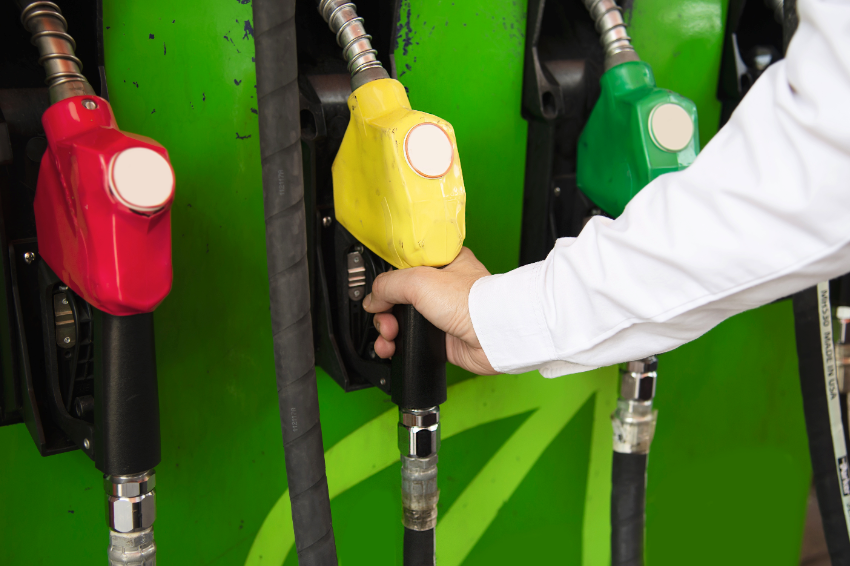 O que é melhor para o carro: etanol ou gasolina?